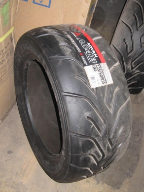 ADVANのSタイヤ・A048（Mコンパウンド）です。サイズは225/50R15で、製造年月は2008年の19週目になります。表示価格は１本の単価で、4本在庫あります。